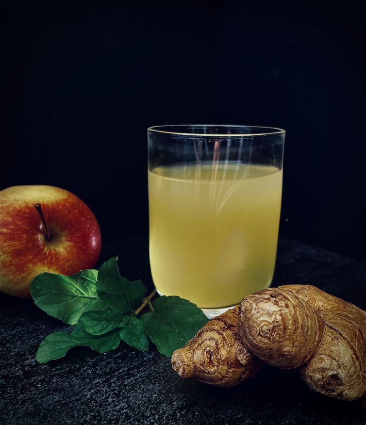 Limonade Hausgemachte Kräuter-Ingwer Limonade