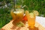 Apfelsaft mit Holunderbl&uuml;te und Zitronenverbene